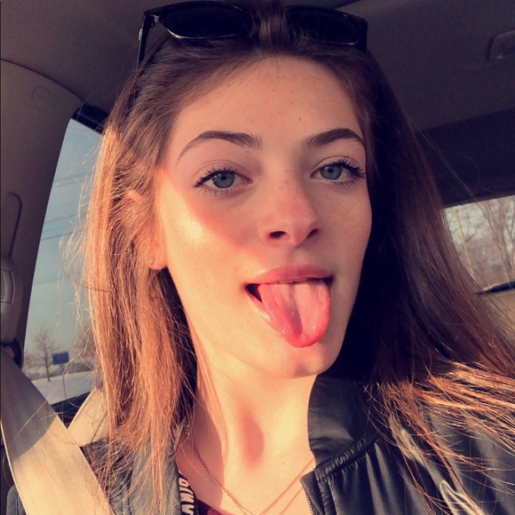 Meet your Posher, Emily - Picture 1 of 1